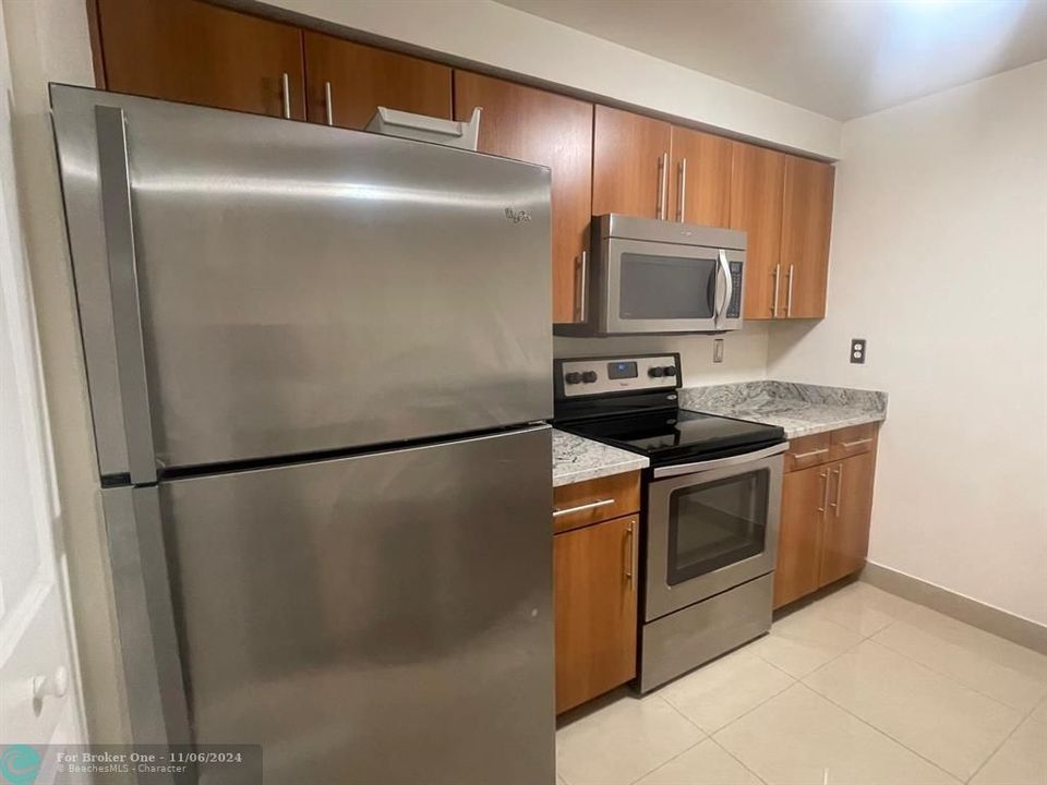 For Rent: $2,900 (3 beds, 2 baths, 1315 Square Feet)