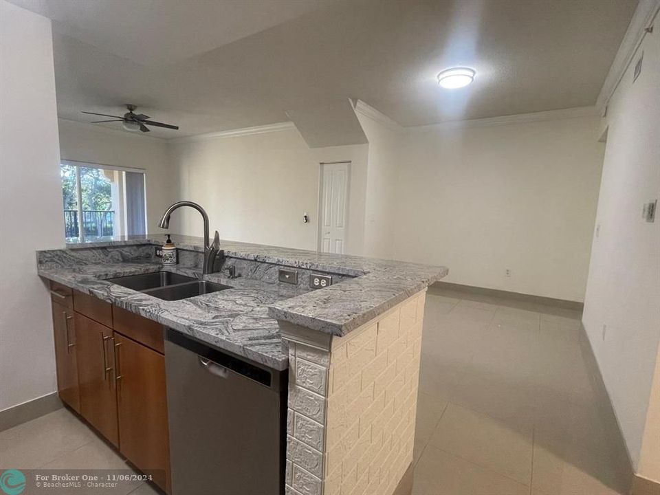 For Rent: $2,900 (3 beds, 2 baths, 1315 Square Feet)