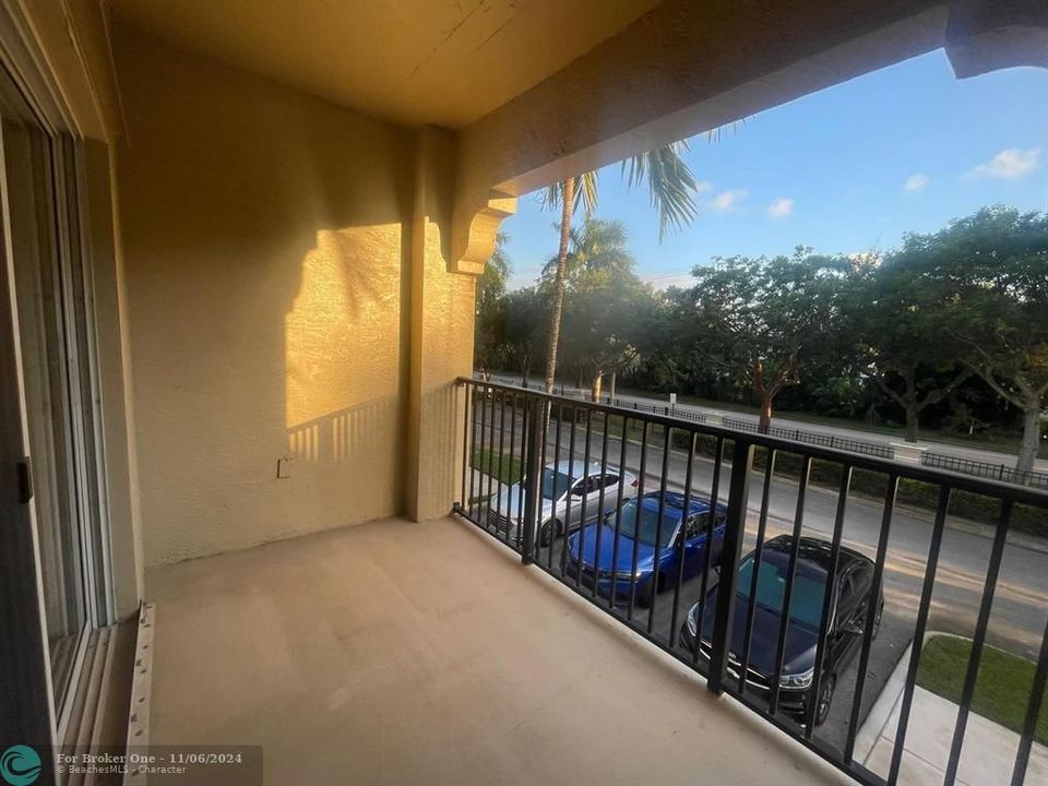 For Rent: $2,900 (3 beds, 2 baths, 1315 Square Feet)