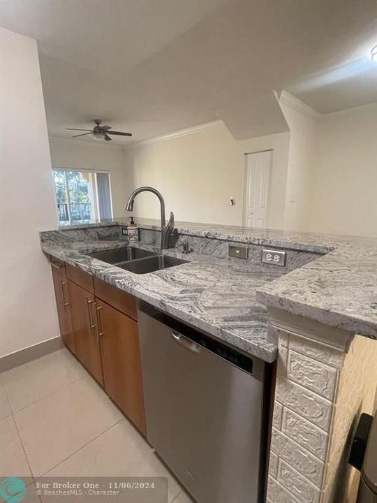 For Rent: $2,900 (3 beds, 2 baths, 1315 Square Feet)