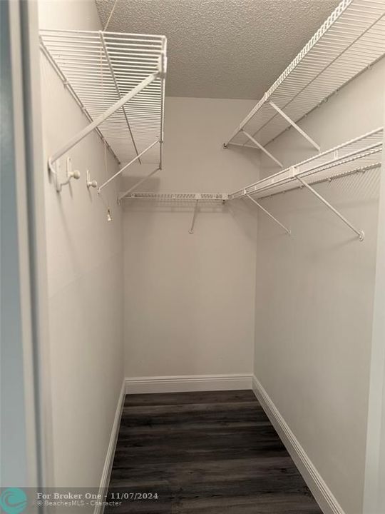 For Rent: $2,190 (2 beds, 1 baths, 840 Square Feet)