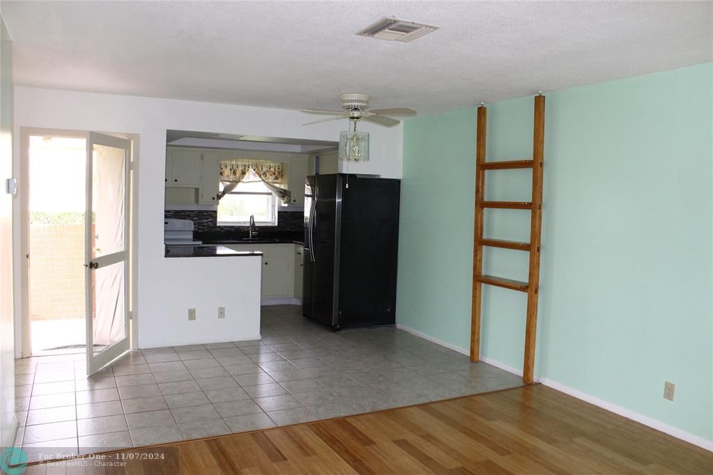 For Rent: $1,450 (1 beds, 1 baths, 612 Square Feet)