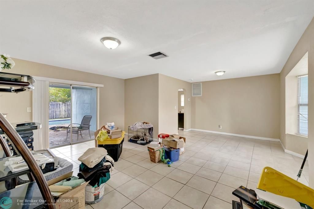 For Sale: $394,900 (3 beds, 2 baths, 1643 Square Feet)