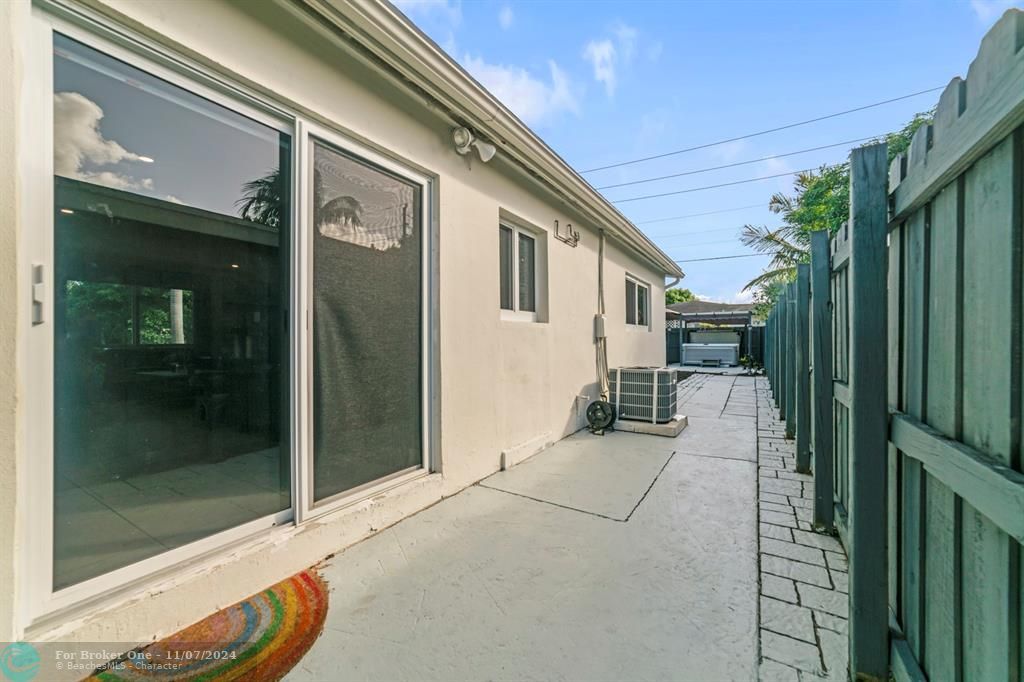 For Sale: $529,900 (3 beds, 2 baths, 1210 Square Feet)