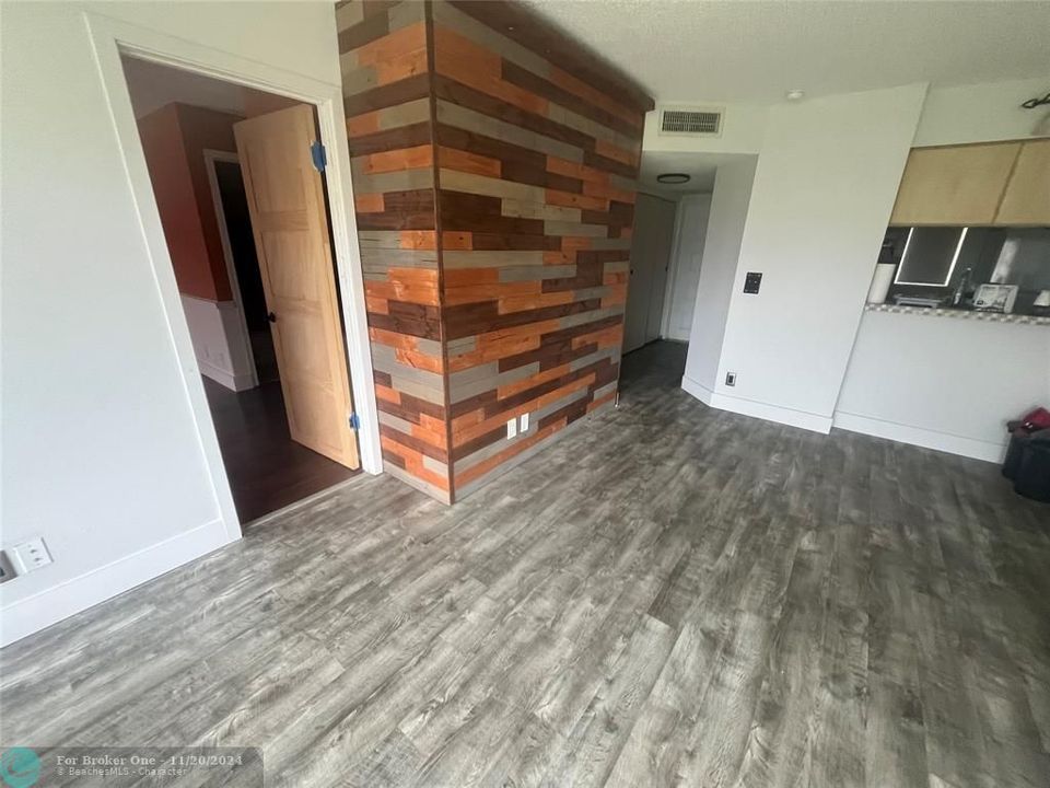 For Sale: $245,000 (2 beds, 2 baths, 768 Square Feet)