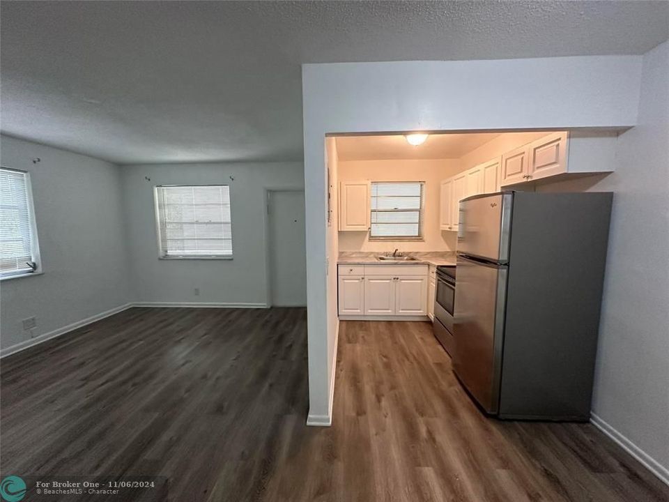 For Rent: $1,650 (1 beds, 1 baths, 700 Square Feet)