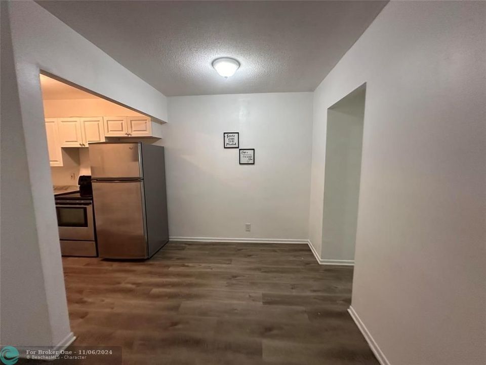 For Rent: $1,650 (1 beds, 1 baths, 700 Square Feet)