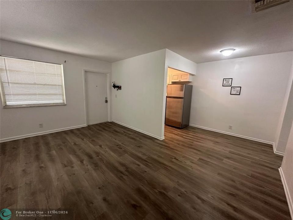 For Rent: $1,650 (1 beds, 1 baths, 700 Square Feet)