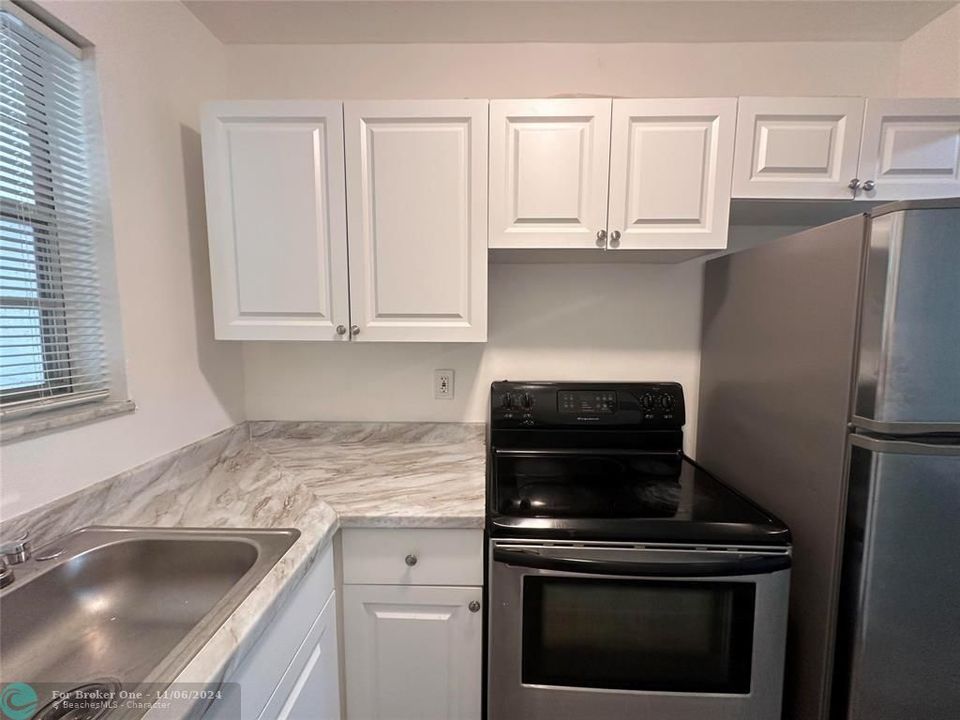 For Rent: $1,650 (1 beds, 1 baths, 700 Square Feet)