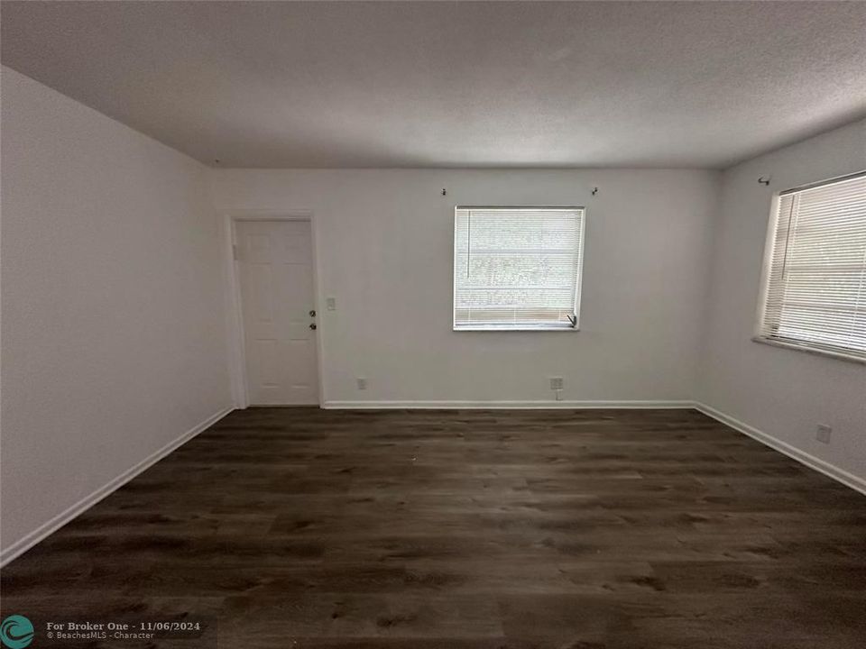 For Rent: $1,650 (1 beds, 1 baths, 700 Square Feet)