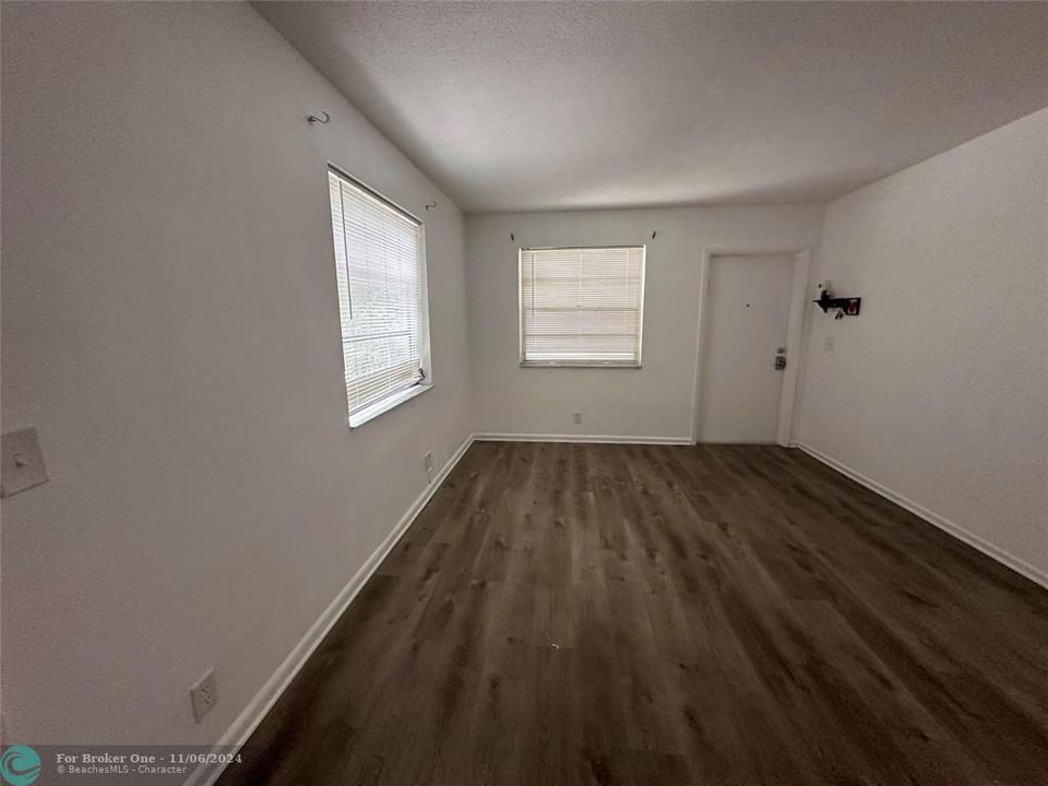 For Rent: $1,650 (1 beds, 1 baths, 700 Square Feet)