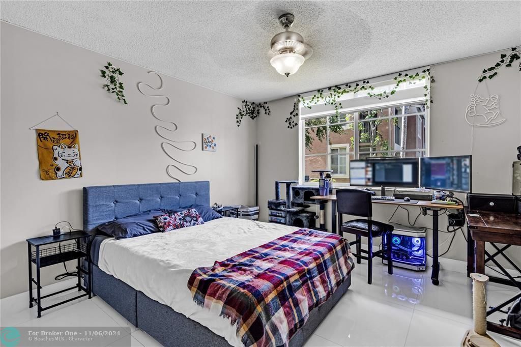 For Rent: $2,300 (2 beds, 2 baths, 967 Square Feet)