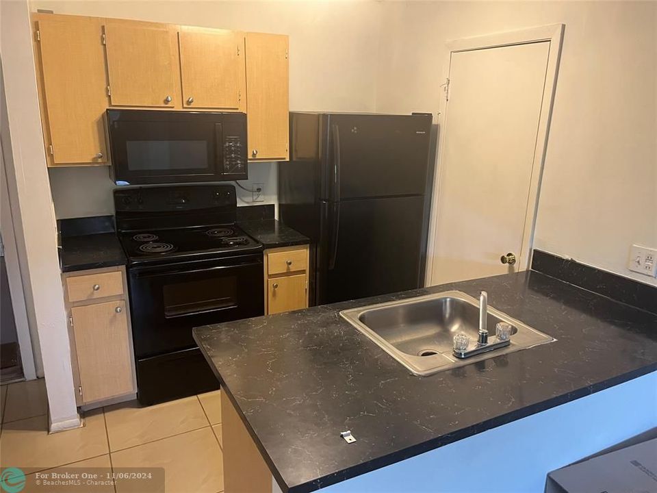 For Rent: $1,500 (1 beds, 1 baths, 470 Square Feet)