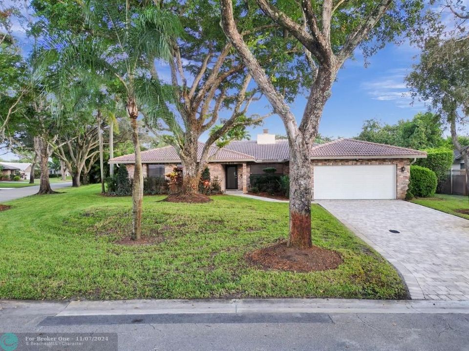 For Sale: $799,999 (4 beds, 2 baths, 2328 Square Feet)