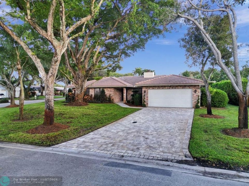 For Sale: $799,999 (4 beds, 2 baths, 2328 Square Feet)