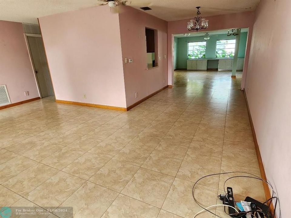 En Venta: $324,900 (2 camas, 2 baños, 1818 Pies cuadrados)