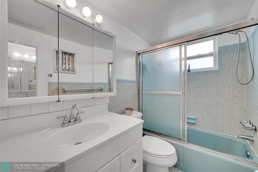 For Sale: $150,000 (1 beds, 1 baths, 572 Square Feet)