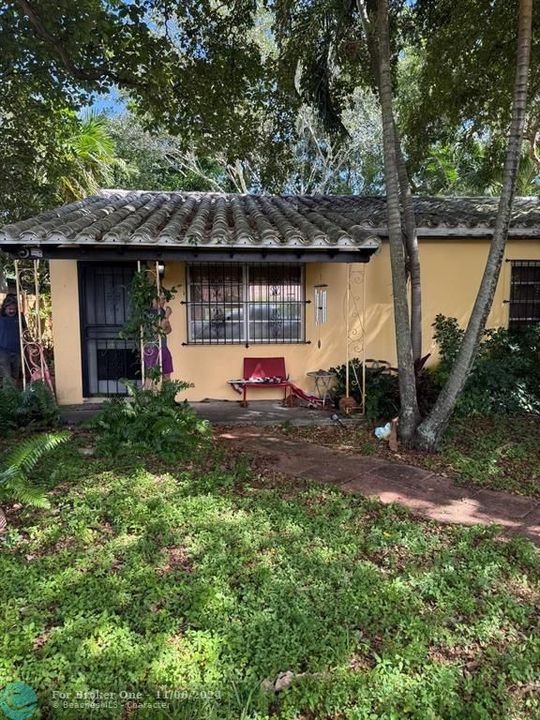 En Venta: $379,900 (3 camas, 2 baños, 1077 Pies cuadrados)