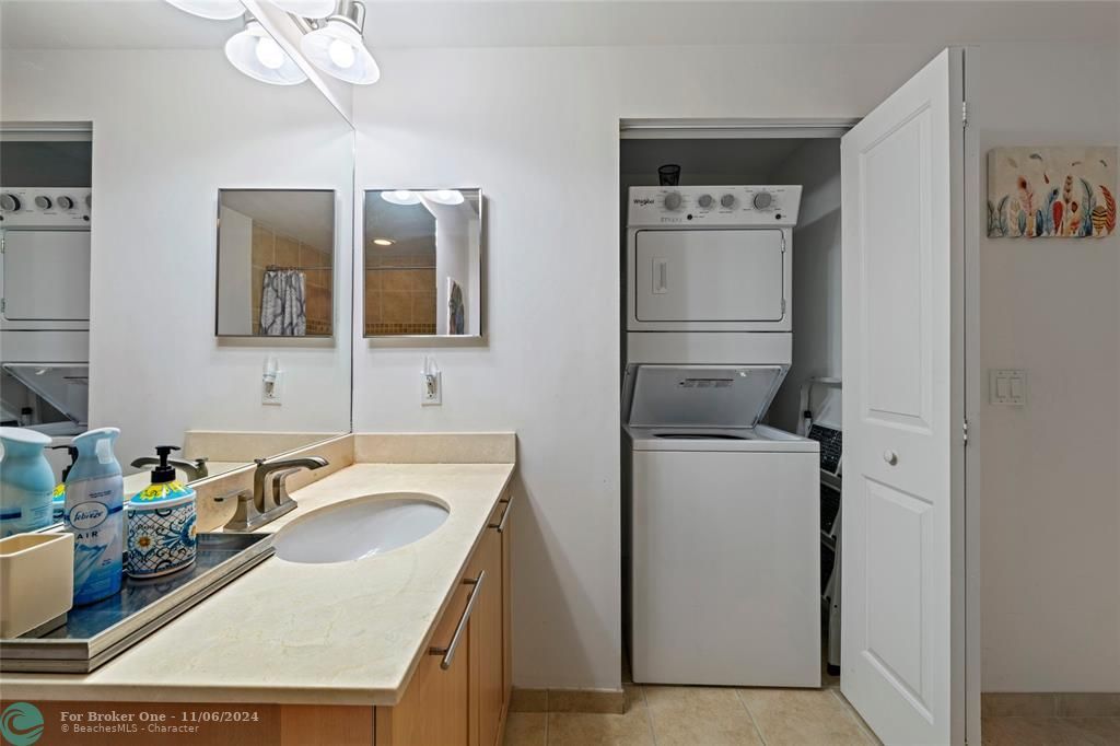 For Rent: $2,800 (1 beds, 1 baths, 803 Square Feet)