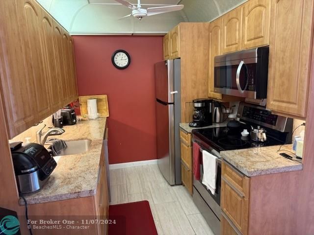 For Sale: $134,900 (1 beds, 1 baths, 753 Square Feet)