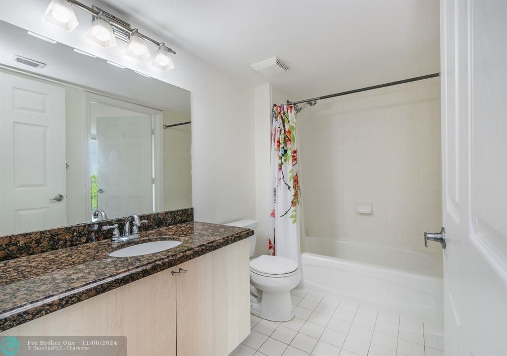 For Sale: $350,000 (1 beds, 1 baths, 786 Square Feet)