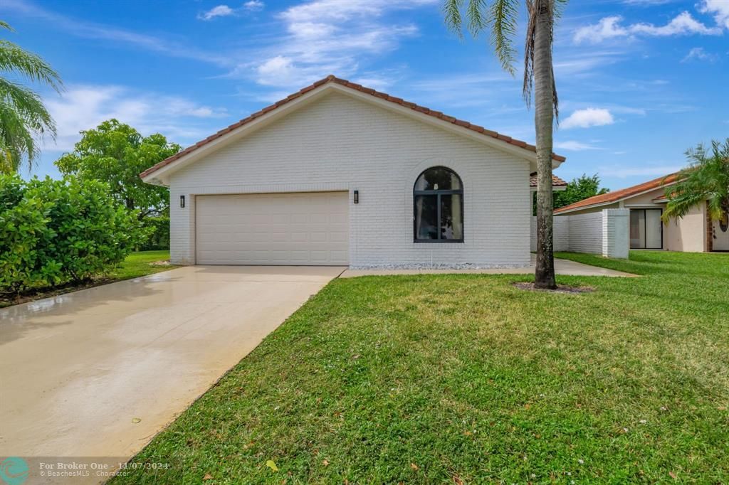 For Sale: $699,000 (3 beds, 2 baths, 1641 Square Feet)