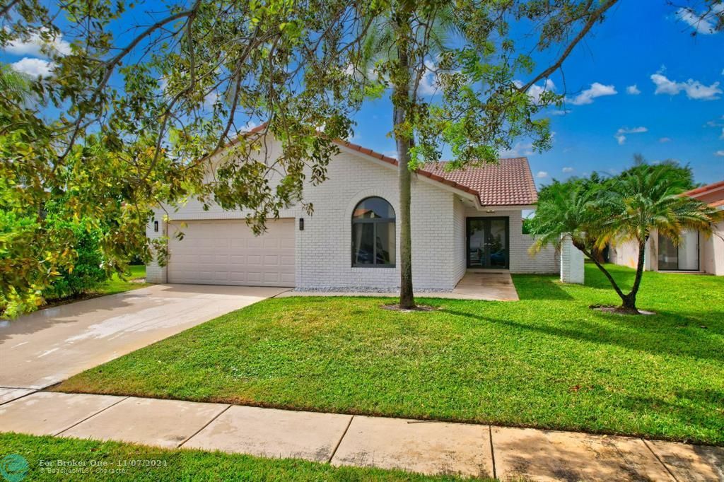 For Sale: $699,000 (3 beds, 2 baths, 1641 Square Feet)