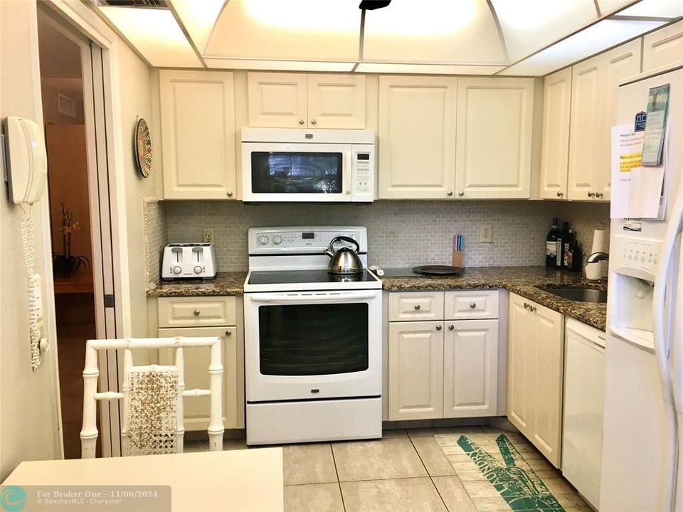 For Rent: $2,100 (2 beds, 2 baths, 1260 Square Feet)