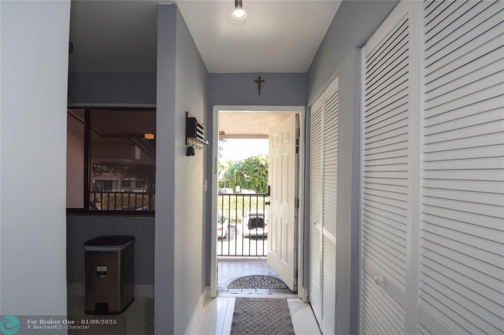 Active With Contract: $189,000 (2 beds, 2 baths, 1019 Square Feet)