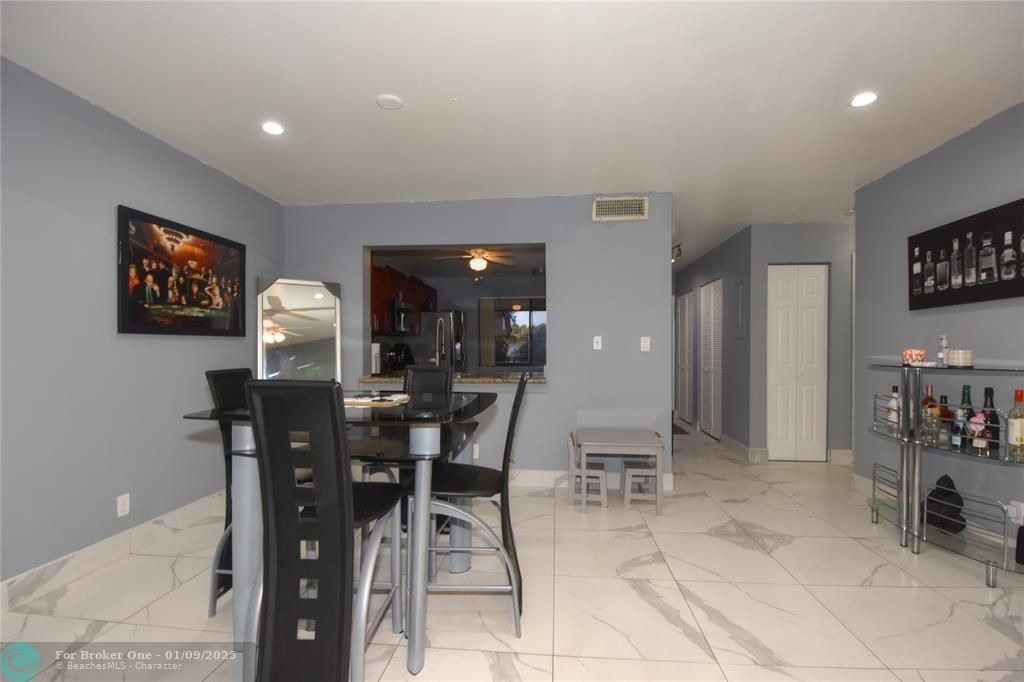 Active With Contract: $189,000 (2 beds, 2 baths, 1019 Square Feet)