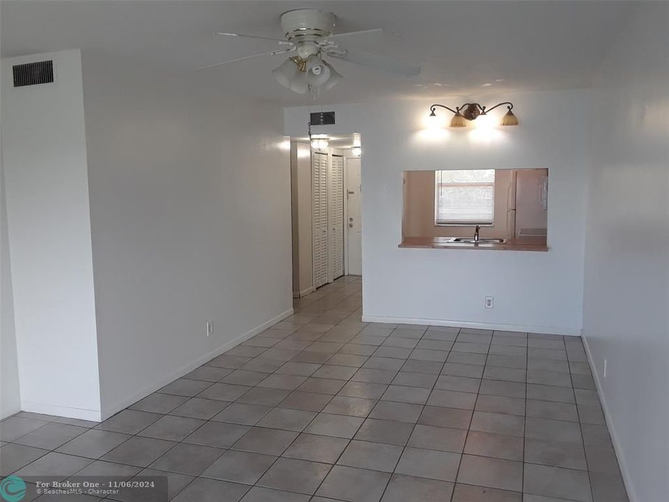 For Rent: $2,000 (2 beds, 2 baths, 810 Square Feet)