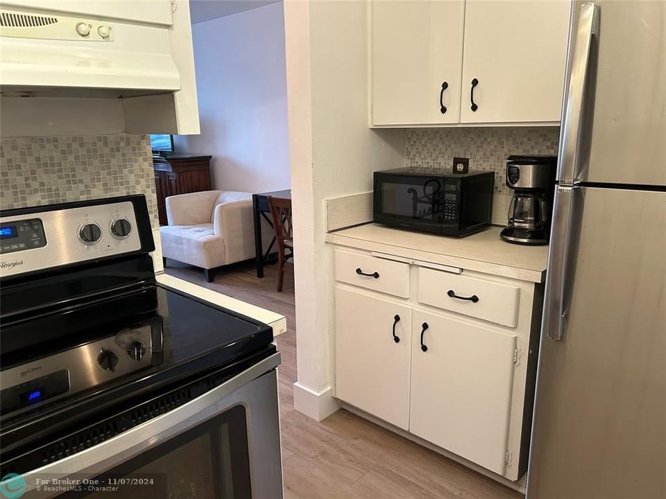 For Sale: $136,900 (1 beds, 1 baths, 650 Square Feet)