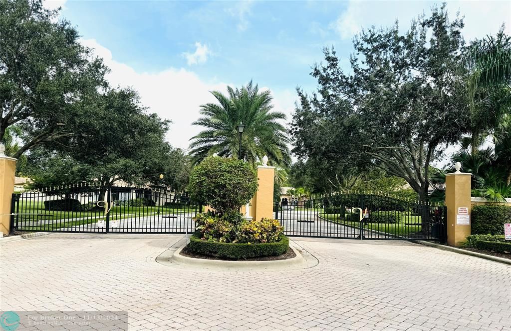 For Sale: $614,999 (5 beds, 3 baths, 2898 Square Feet)