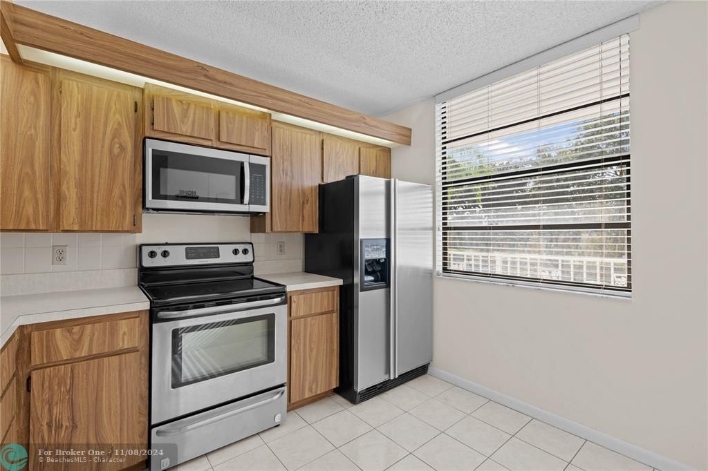 For Sale: $232,000 (2 beds, 2 baths, 1385 Square Feet)