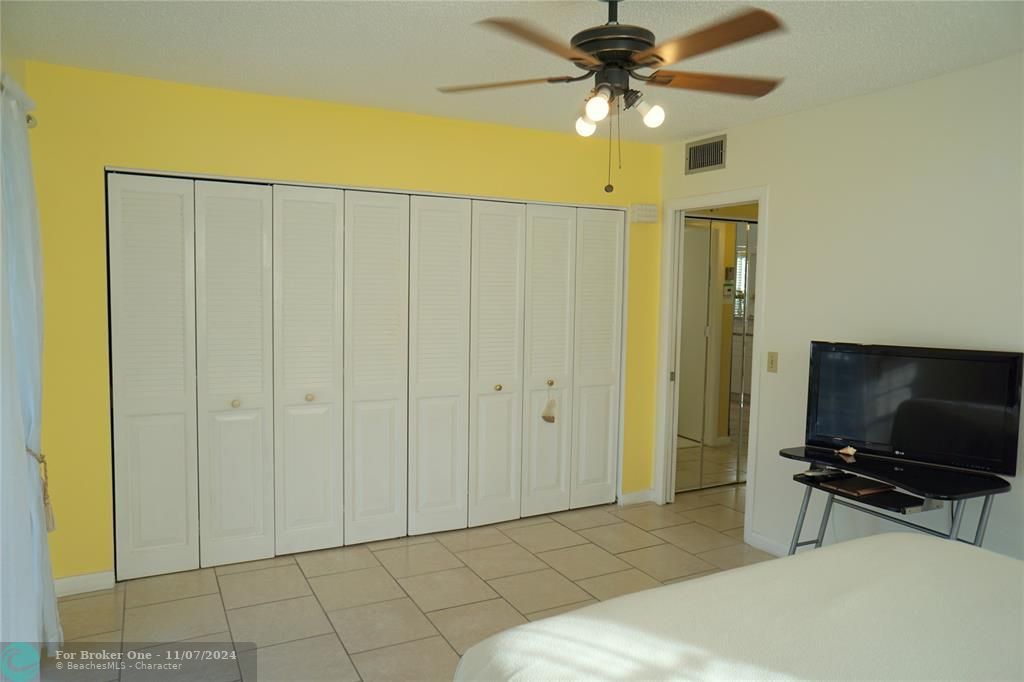 For Sale: $135,000 (1 beds, 1 baths, 700 Square Feet)