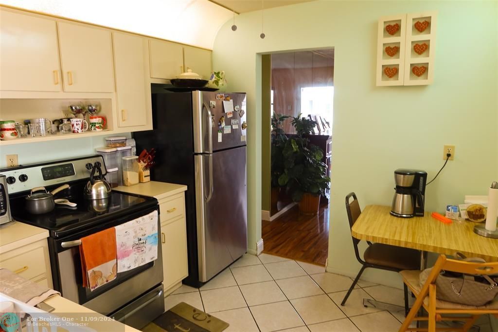 For Rent: $2,500 (2 beds, 2 baths, 1359 Square Feet)