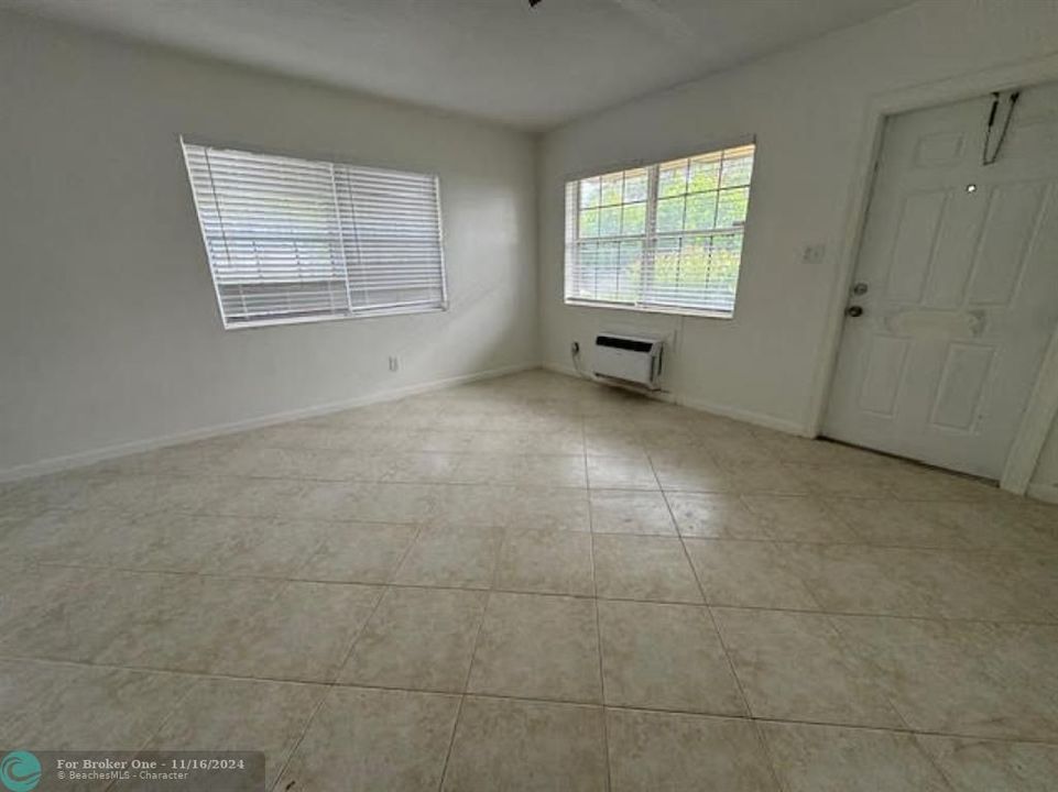 For Rent: $1,695 (1 beds, 1 baths, 684 Square Feet)