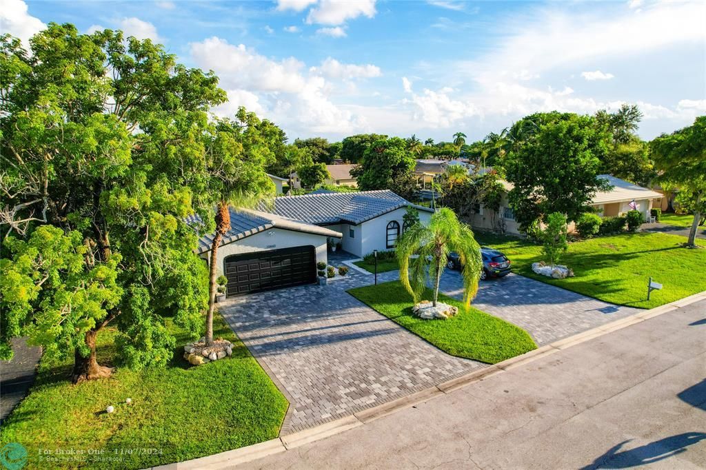 For Sale: $789,000 (4 beds, 2 baths, 1885 Square Feet)