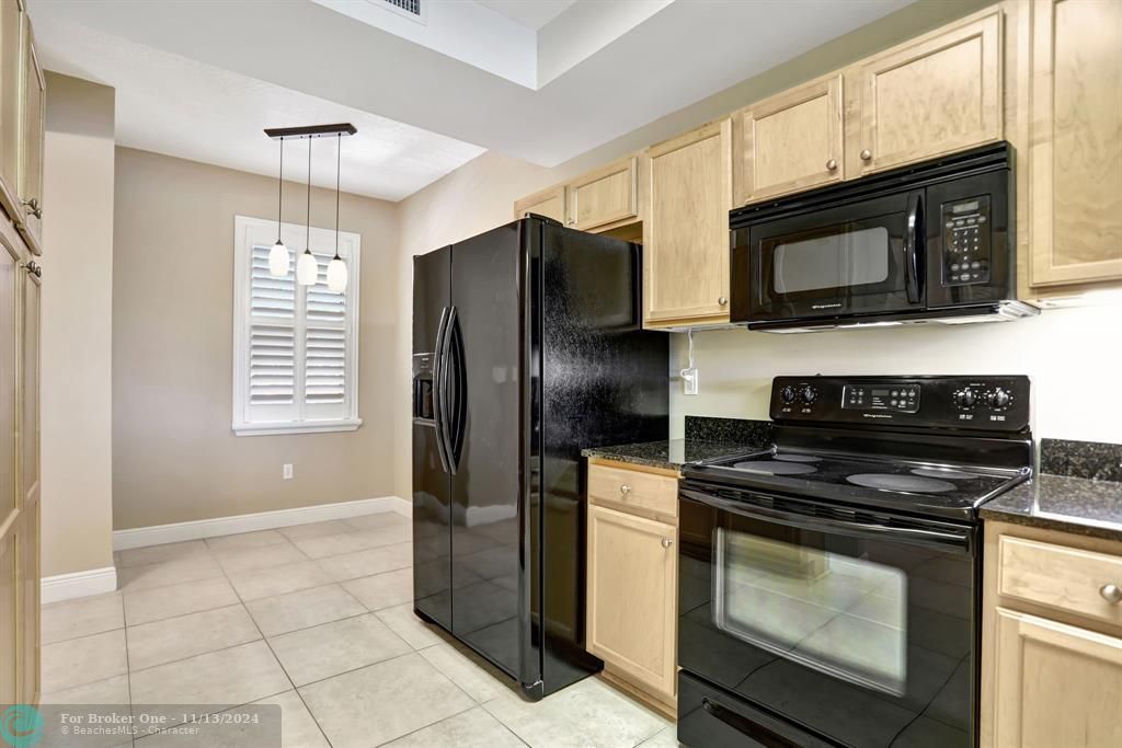 For Sale: $230,000 (2 beds, 2 baths, 1090 Square Feet)