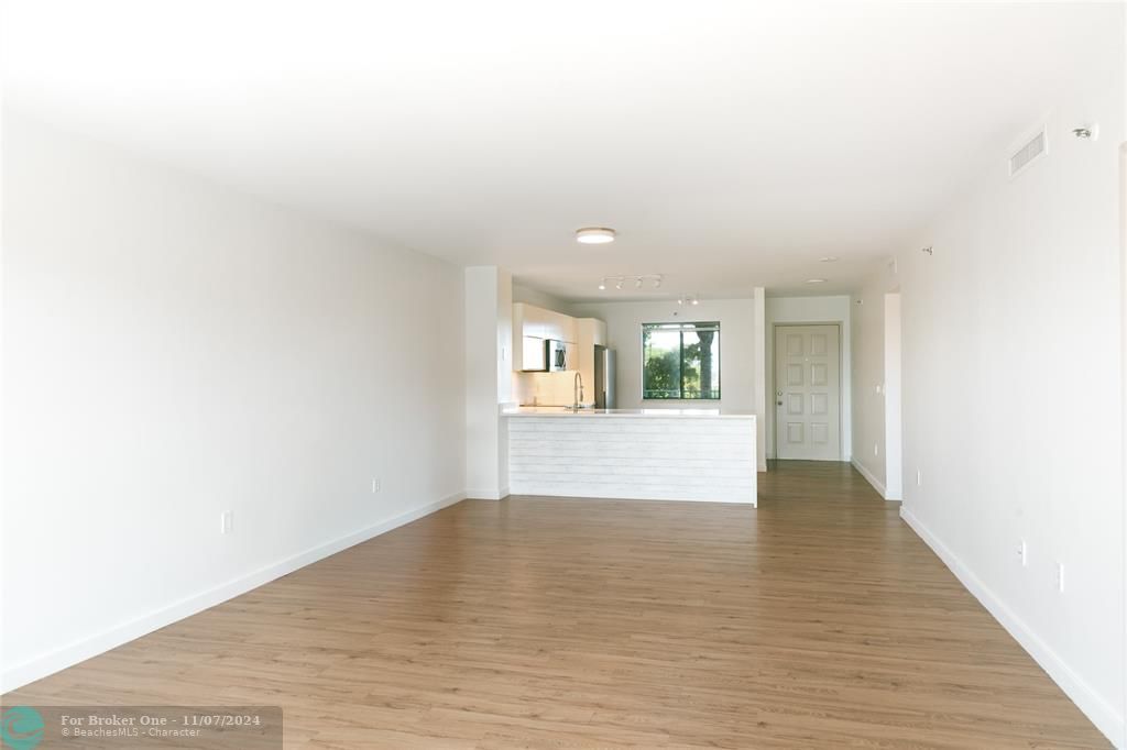 For Sale: $284,000 (2 beds, 2 baths, 1347 Square Feet)