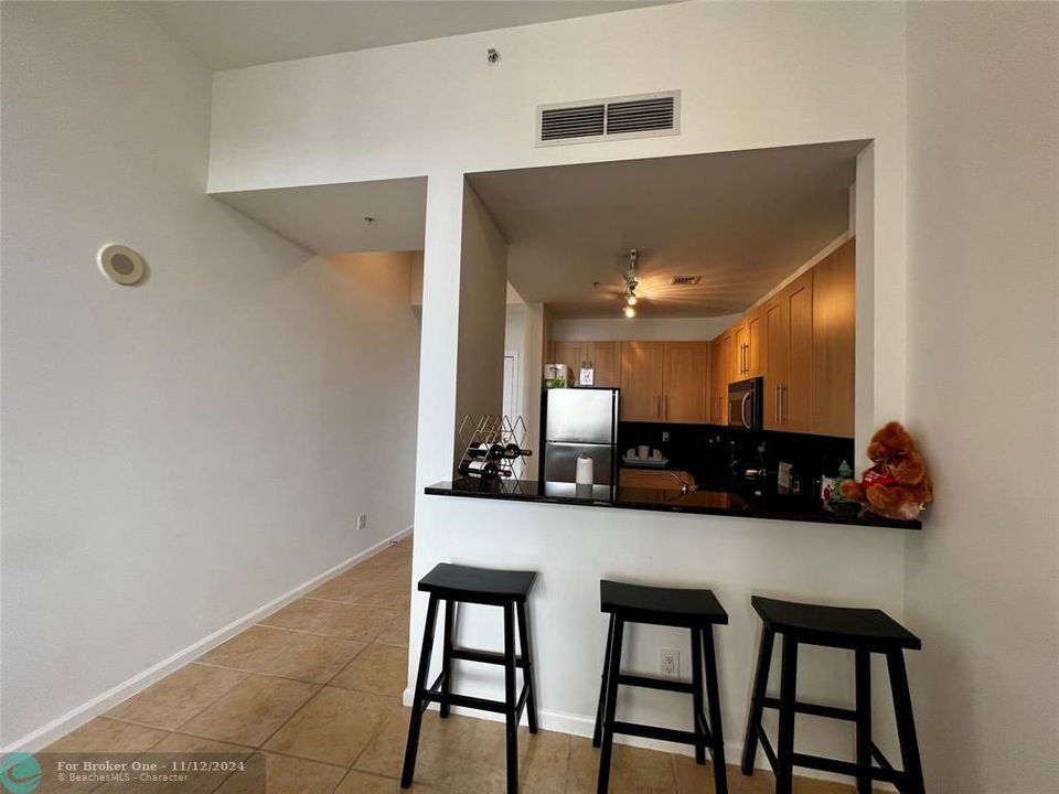 For Rent: $2,295 (0 beds, 1 baths, 634 Square Feet)