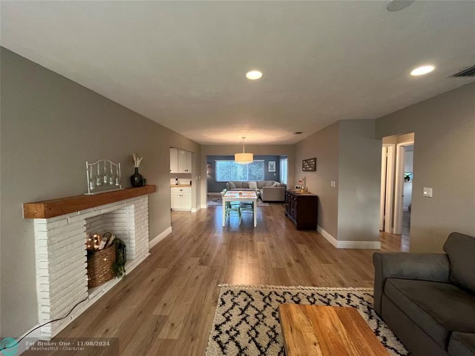 For Sale: $539,900 (2 beds, 1 baths, 1164 Square Feet)