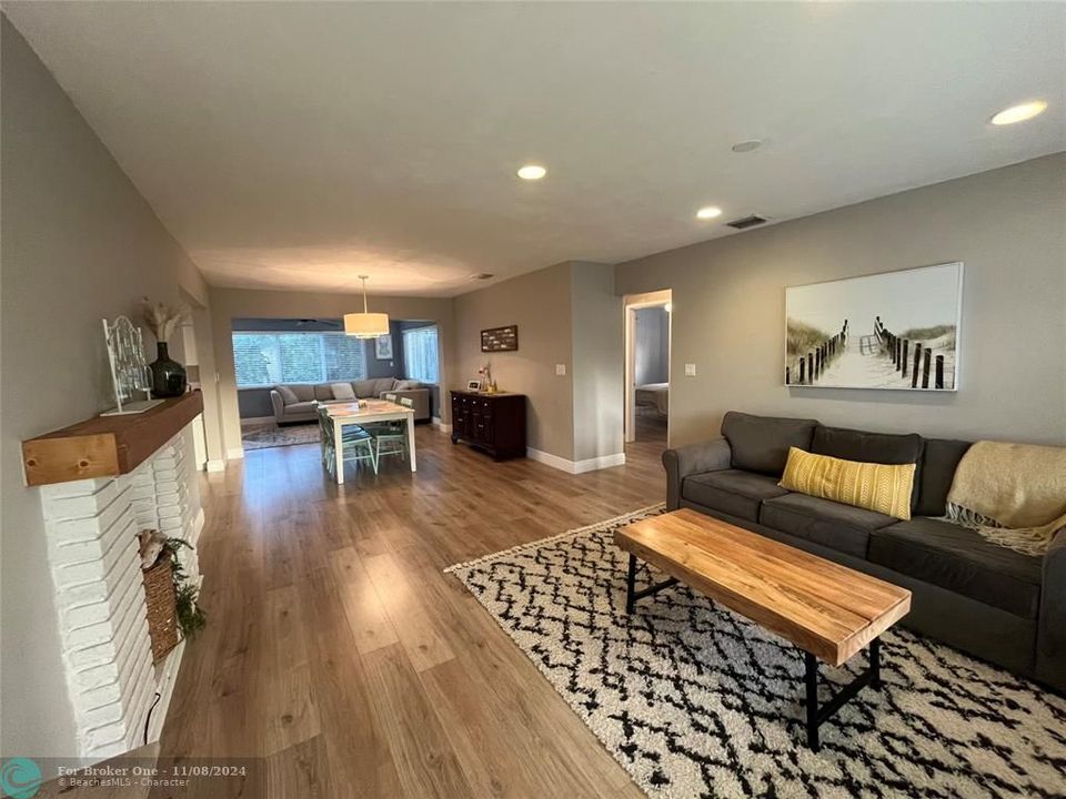 For Sale: $539,900 (2 beds, 1 baths, 1164 Square Feet)