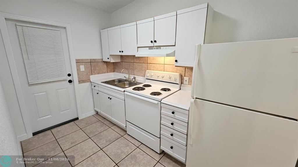 For Rent: $1,750 (1 beds, 1 baths, 575 Square Feet)