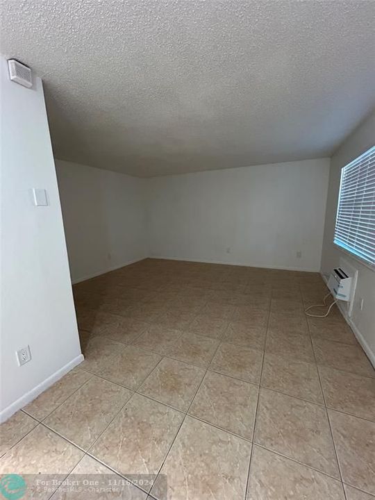 For Rent: $1,500 (1 beds, 1 baths, 637 Square Feet)