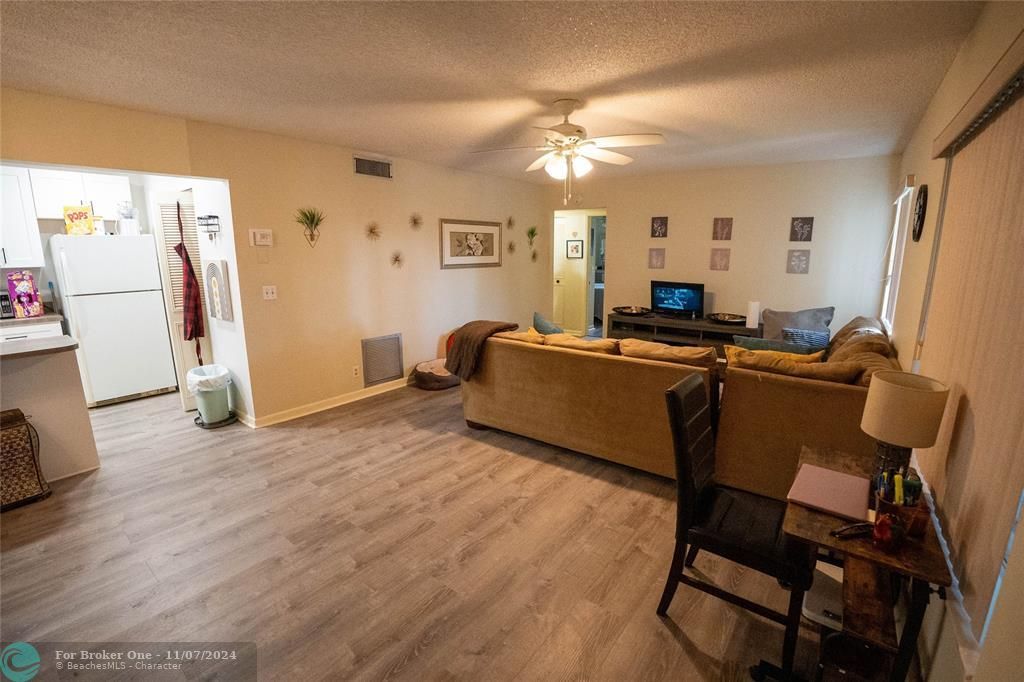 For Rent: $2,000 (2 beds, 2 baths, 1115 Square Feet)