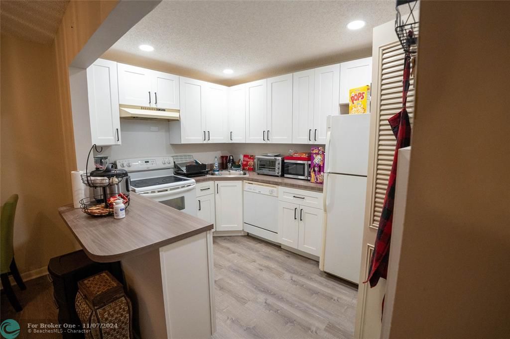 For Rent: $2,000 (2 beds, 2 baths, 1115 Square Feet)