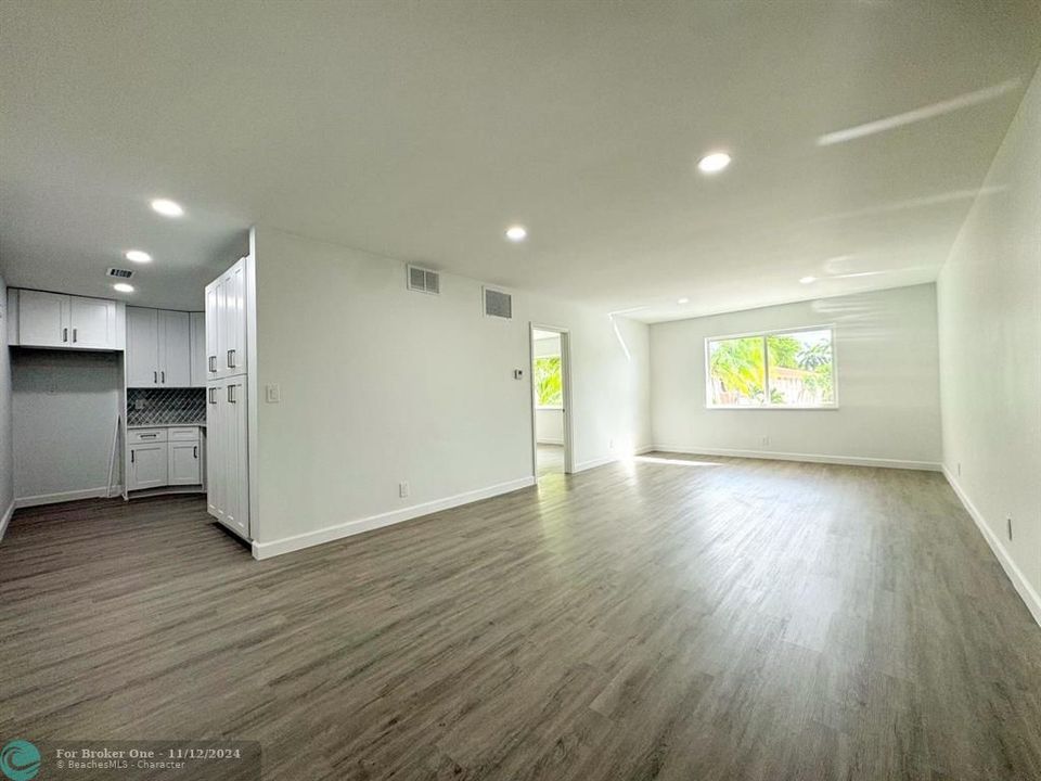 For Sale: $263,000 (1 beds, 1 baths, 750 Square Feet)