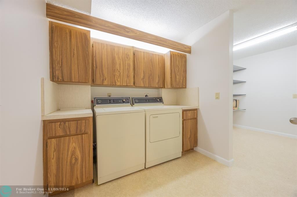 For Rent: $2,375 (2 beds, 2 baths, 1385 Square Feet)