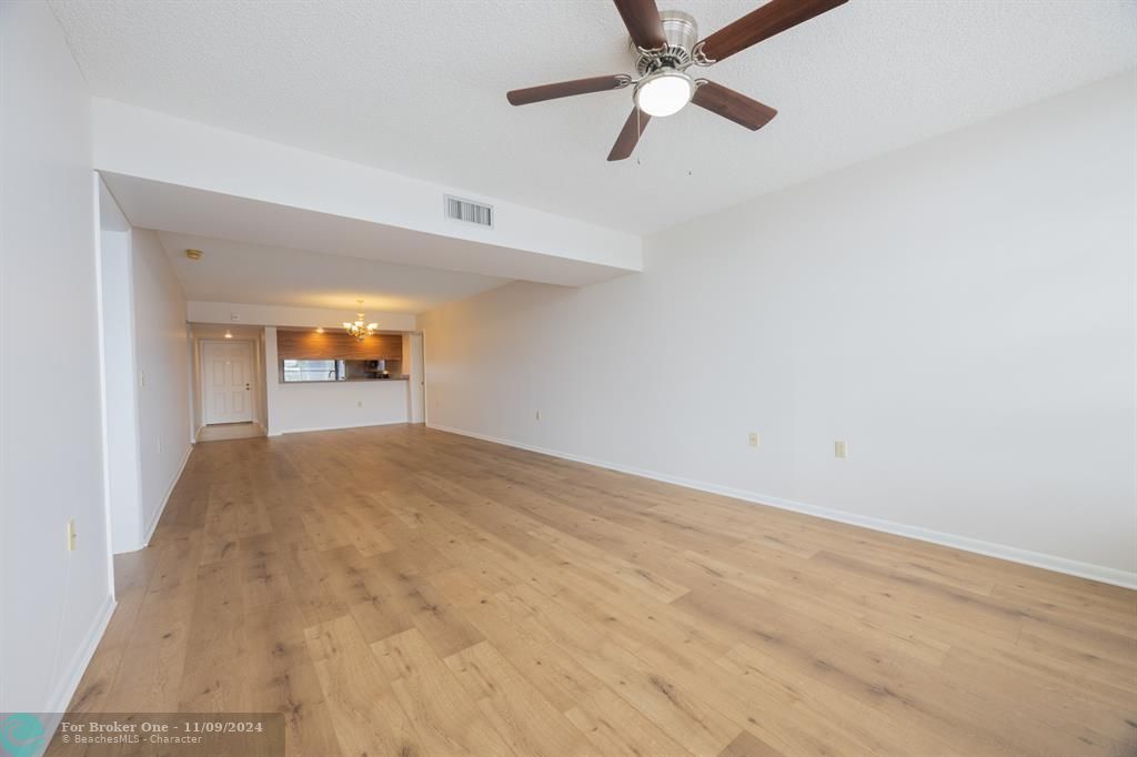 For Rent: $2,375 (2 beds, 2 baths, 1385 Square Feet)